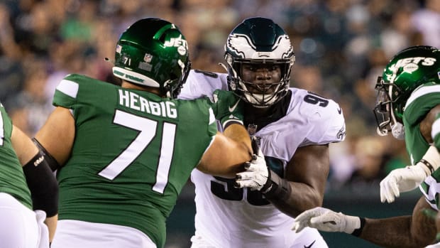 Jordan Davis battles fomer Eagles and current Jets OL Nate Herbig in preseason opener
